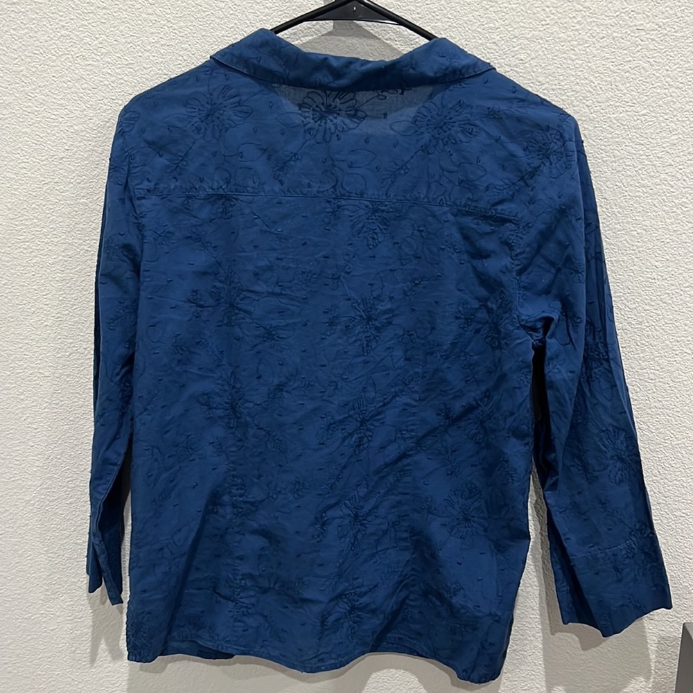 Embroidered button down! - Picture 2 of 3